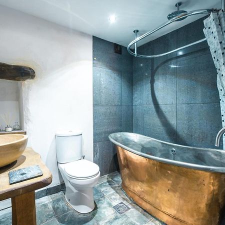 St Davids Hideaway With Roll-Top Bath & Log Burner ภายนอก รูปภาพ