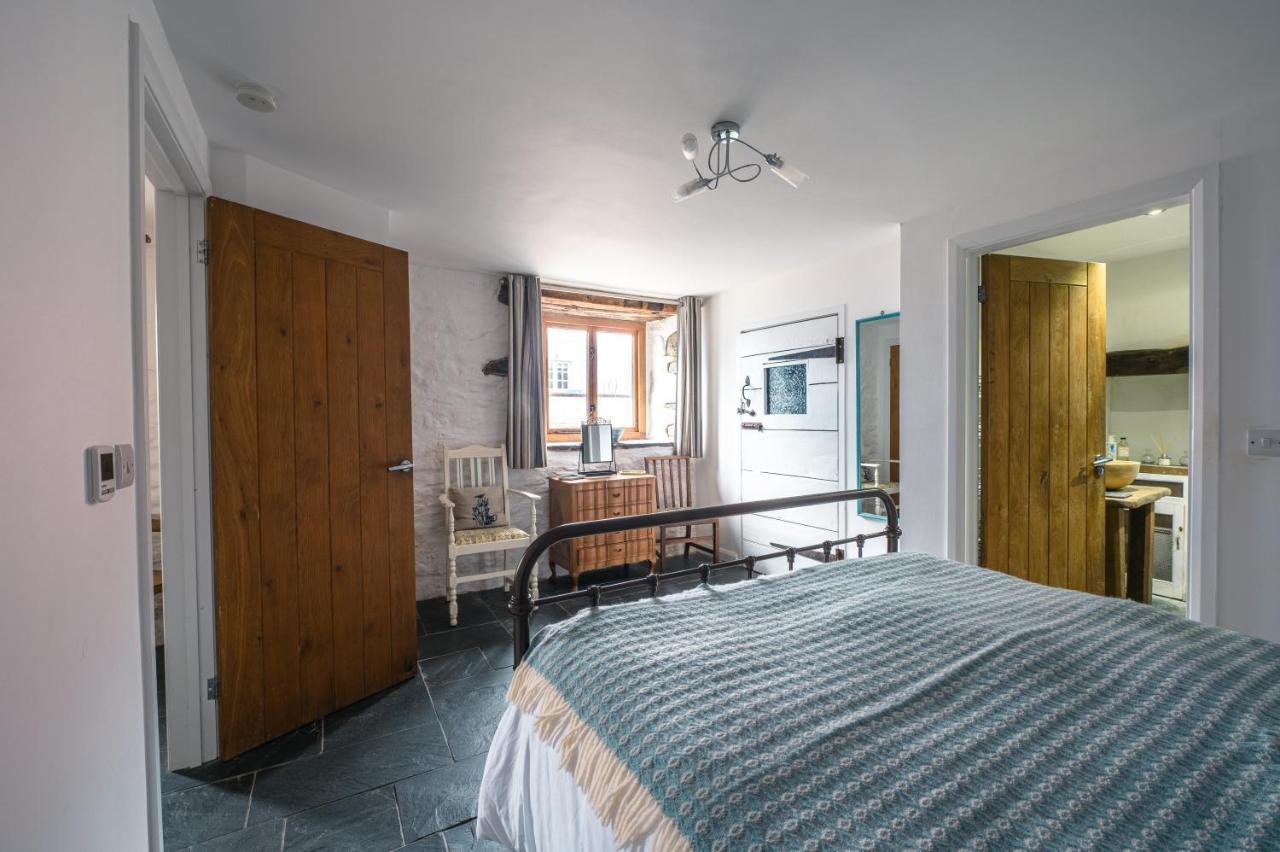 St Davids Hideaway With Roll-Top Bath & Log Burner ภายนอก รูปภาพ