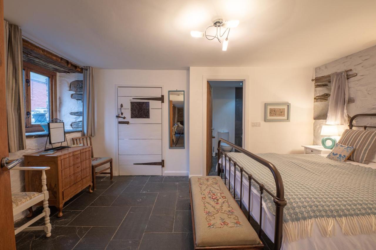 St Davids Hideaway With Roll-Top Bath & Log Burner ภายนอก รูปภาพ