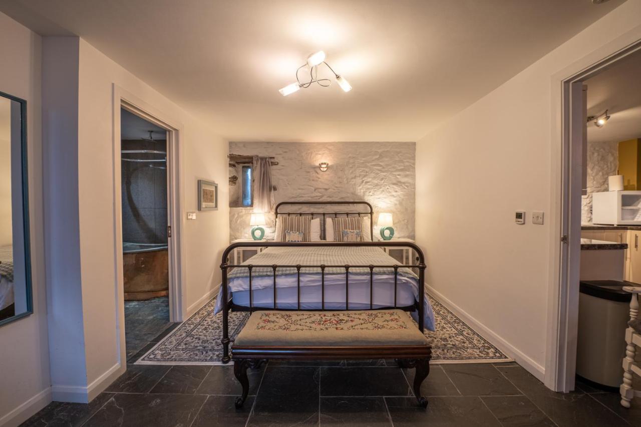 St Davids Hideaway With Roll-Top Bath & Log Burner ภายนอก รูปภาพ