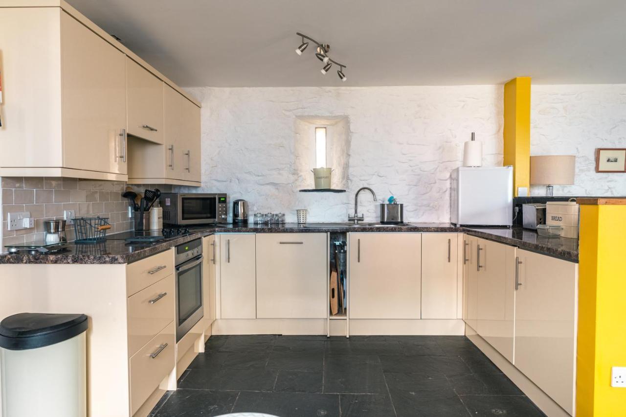 St Davids Hideaway With Roll-Top Bath & Log Burner ภายนอก รูปภาพ