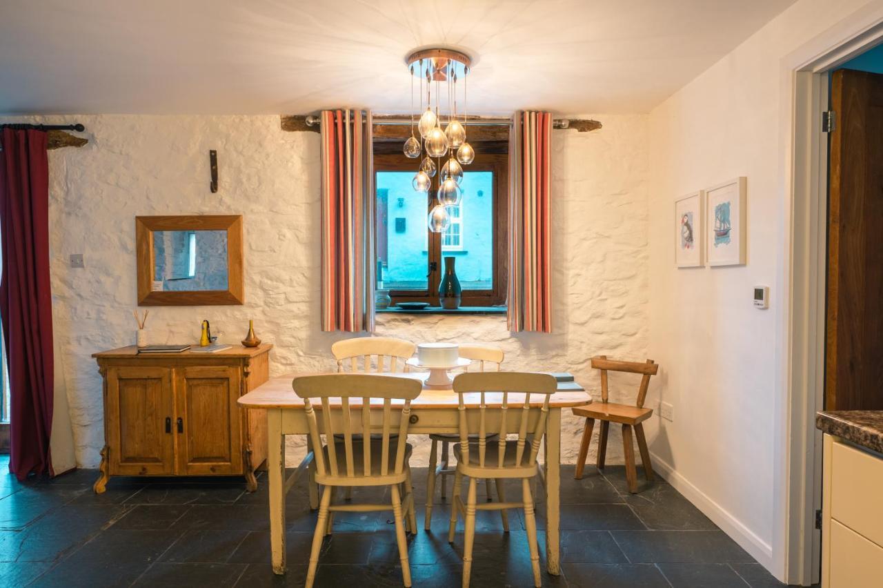 St Davids Hideaway With Roll-Top Bath & Log Burner ภายนอก รูปภาพ