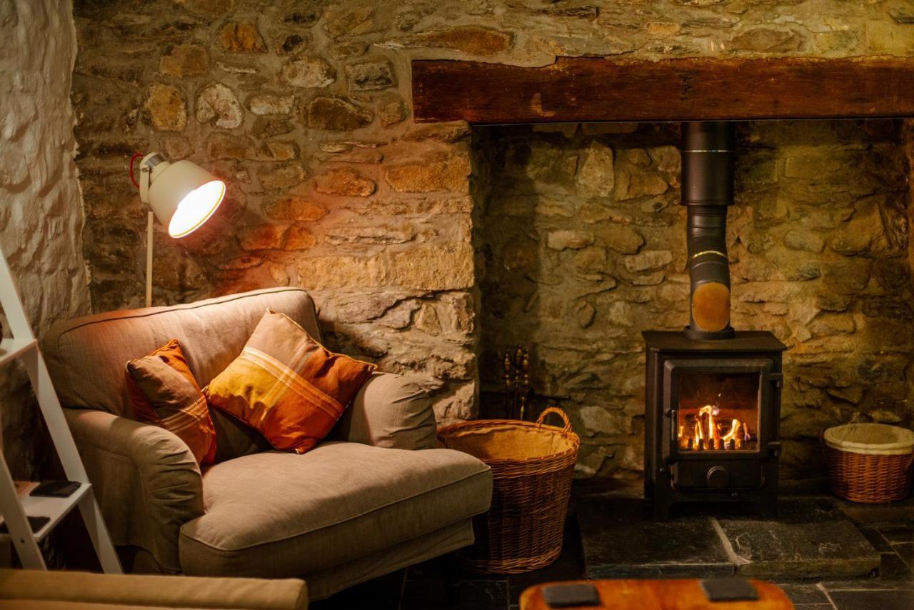St Davids Hideaway With Roll-Top Bath & Log Burner ภายนอก รูปภาพ