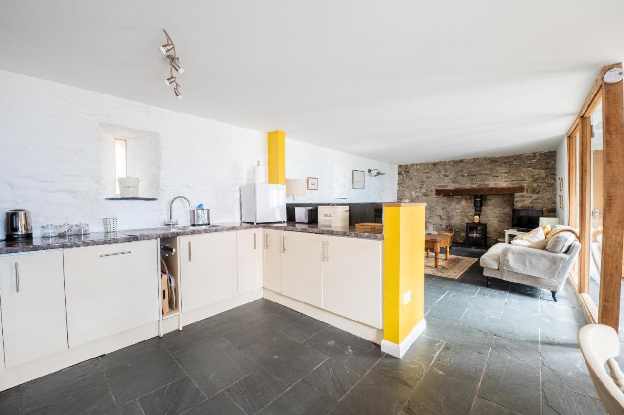 St Davids Hideaway With Roll-Top Bath & Log Burner ภายนอก รูปภาพ