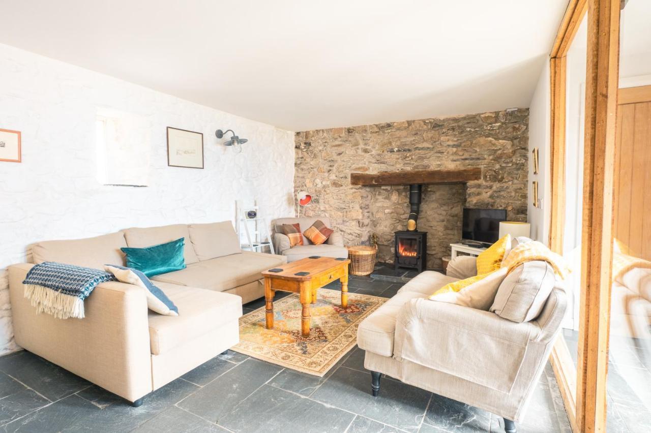 St Davids Hideaway With Roll-Top Bath & Log Burner ภายนอก รูปภาพ