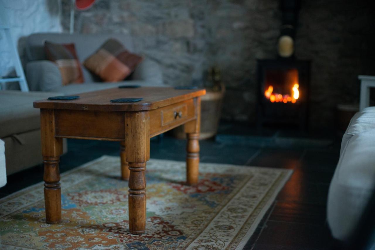 St Davids Hideaway With Roll-Top Bath & Log Burner ภายนอก รูปภาพ