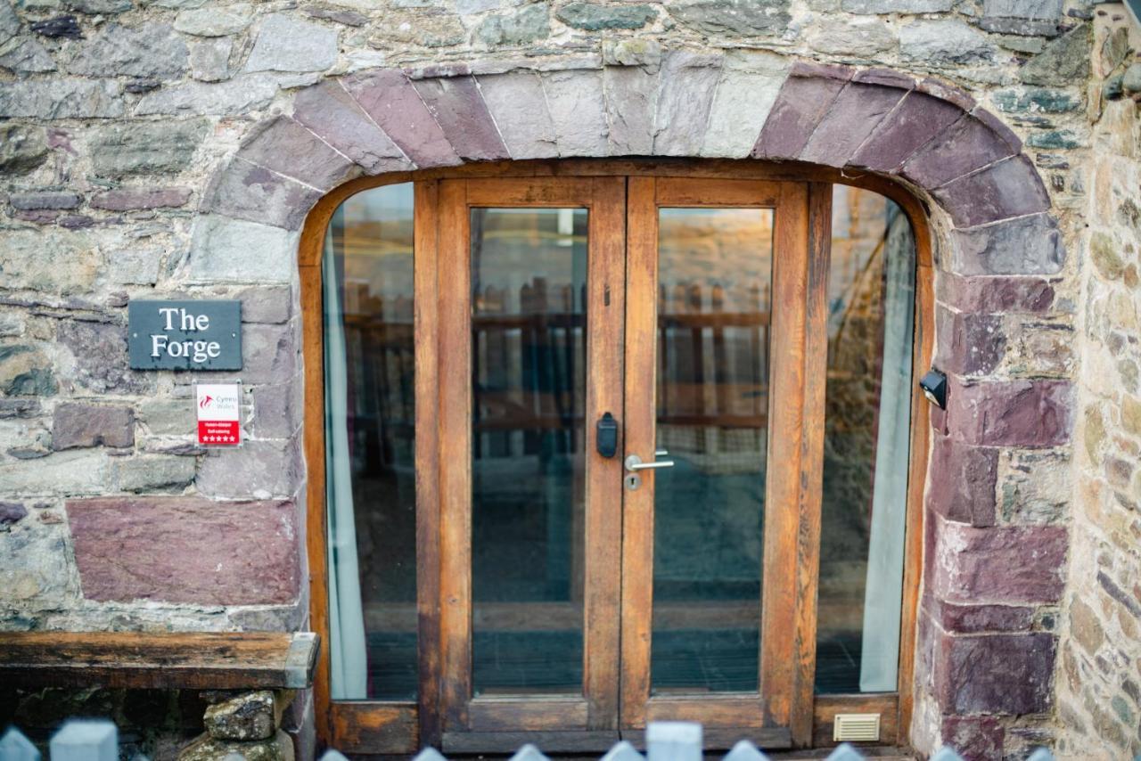 St Davids Hideaway With Roll-Top Bath & Log Burner ภายนอก รูปภาพ